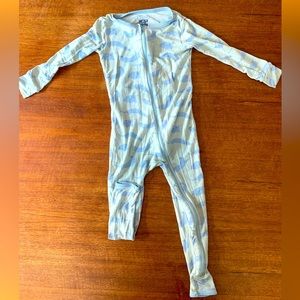 Sea otter kickee pants. Size 2T.